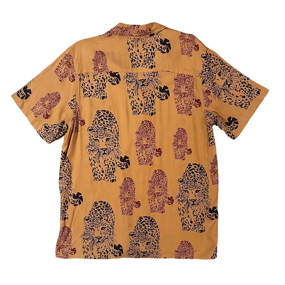 Earthbound Trading Co Short Sleeve Button Down Brown Leopard Shirt Size Large - Picture 2 of 12